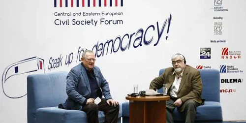 Andrei Pleşu şi Adam Michnik la Forumul Societăţii Civile FOTO David Muntean