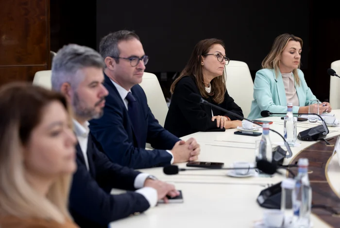 Reprezentanții marilor rețele comerciale, la discuții cu premierul. FOTO gov.ro