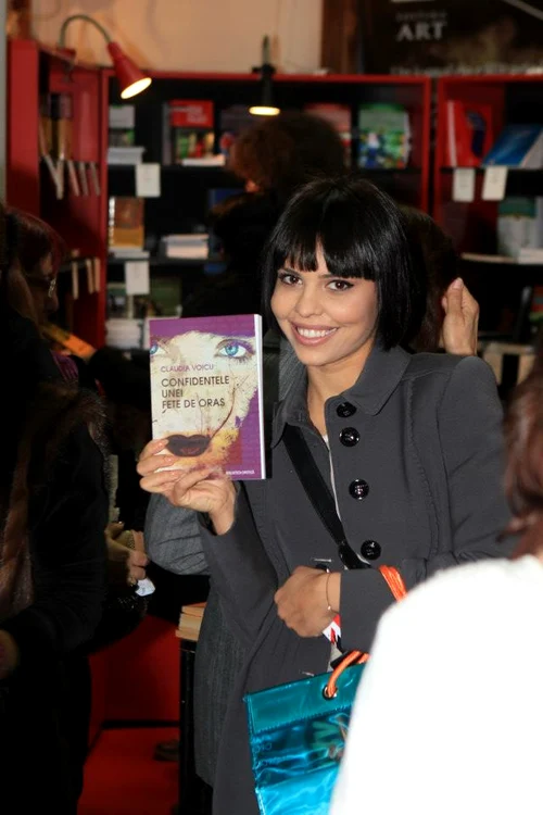 Lansarea cărţii «Confidenţele unei fete de oraş», de Claudia Voicu.