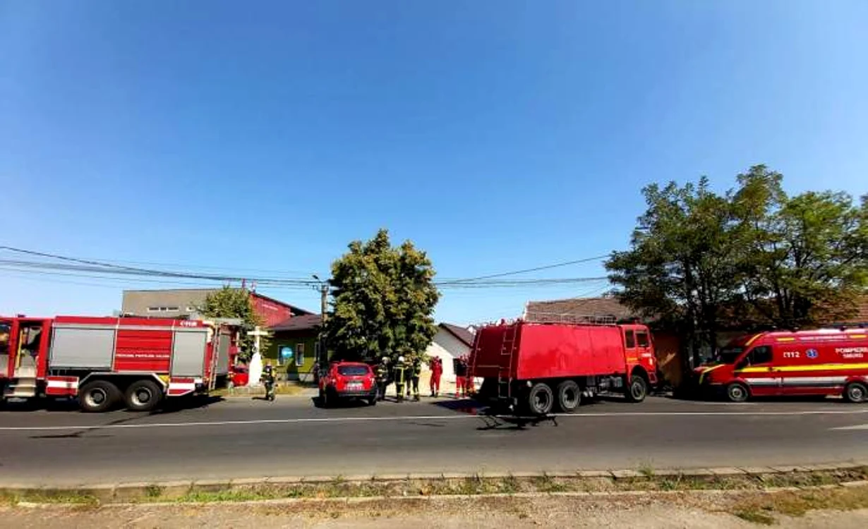 
    Pompierii arădeni au dat curs unui apel fals la 112Foto: ISU Arad  