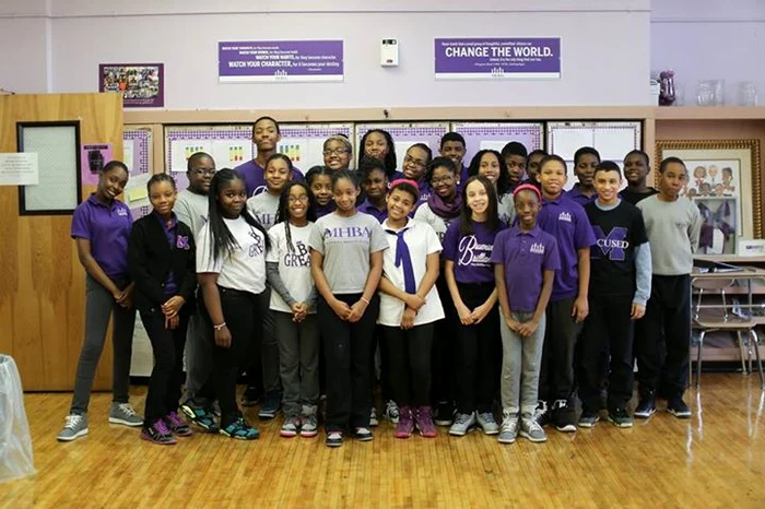 Elevii şcolii Mott Hall Bridges vor putea primi o bursă specială pentru Harvard