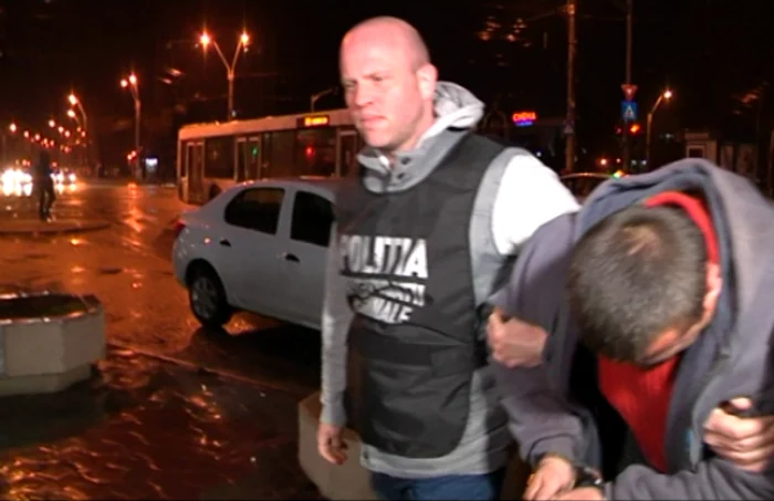Cristian-Georgel Alexandru este dus încătușat la instanță FOTO captură video