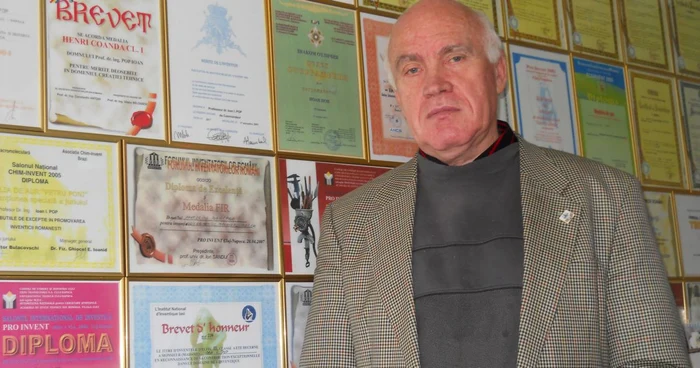Profesorul universitar Ioan Pop a obţinut peste 50 de brevete pentru invenţii şi inovaţii.