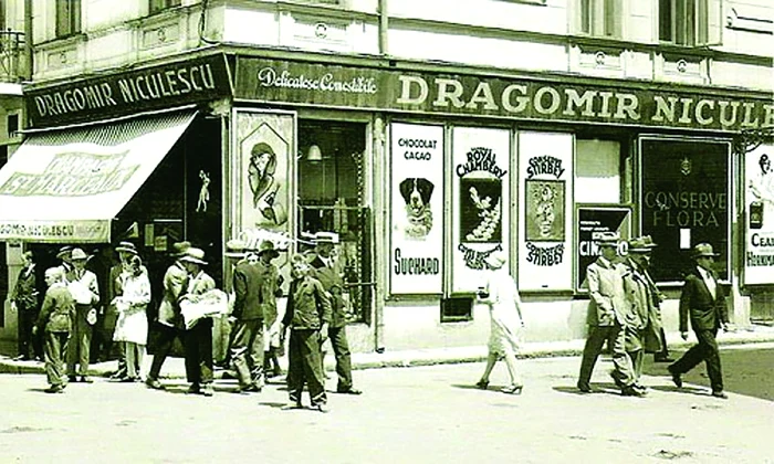 Magazinul Dragomir Niculescu, pe copertina căruia se vede reclama la șampania „St. Marceaux“