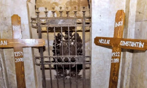 Vanghelie îşi îngroapă morţii în cripta familiei generalului Iacob Lahovary jpeg