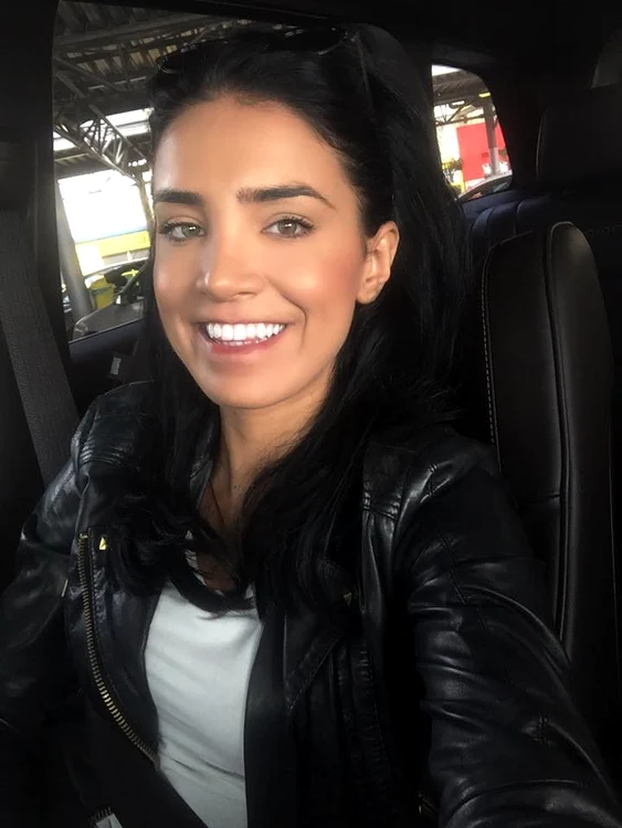 Adelina s-a distrat pe seama răutăcioșilor