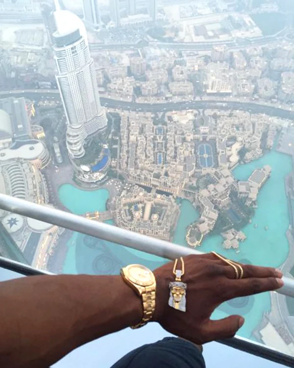 „Ați văzut vreodată 100 de karate? Ei bine, dacă nu, așa arată o sută de karate plus”