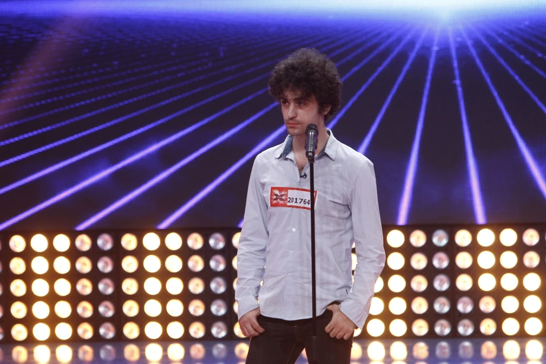 Dragoş Georgescu, concurentul care nu
a mai cântat de opt luni, s-a prezentat în faţa juriului „X
Factor“ cu mari speranţe FOTO
Antena 1