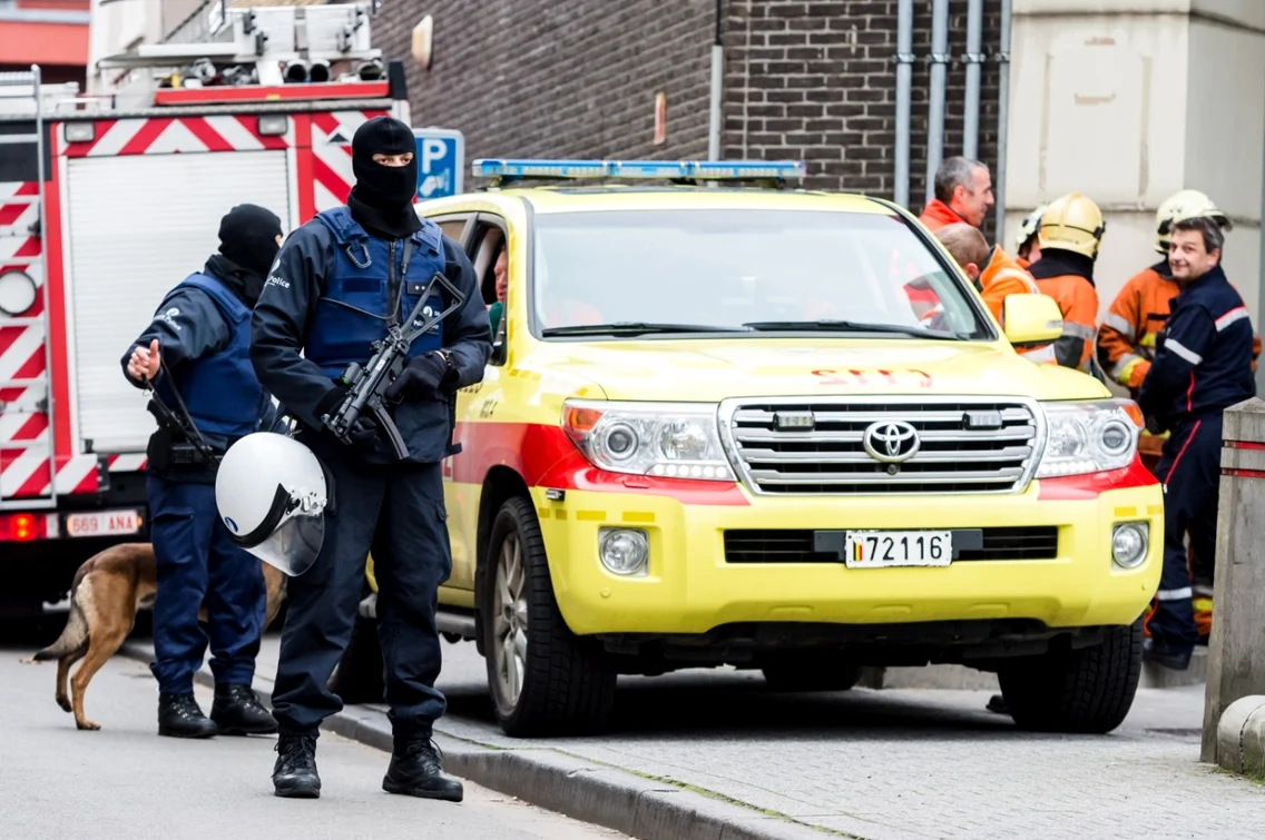 Operaţiunea de căutare a teroriştilor la Bruxelles FOTO AP
