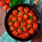 Chifteluțe cu sos de roșii Foto Cocina Guru jpg