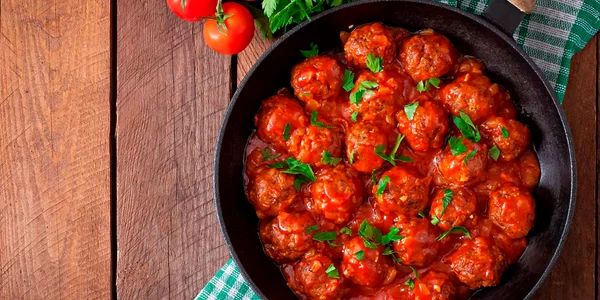 Chifteluțe cu sos de roșii Foto Cocina Guru jpg