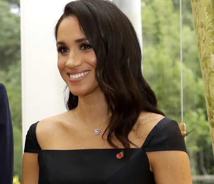 În Noua Zeelandă, Meghan Markle a purtat un lănţişor de aproape 10.000 de euro