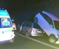 Valea Oltului - accident din cauza unui utoturism căzut de pe o platformă auto pierdută de un TIR pe Valea Oltului fără ca şoferului să bage de seamă Foto Adevărul