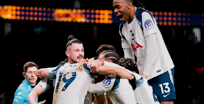 Radu Drăgușin și colegii săi vor avea în curând un nou antrenor. Foto Facebook Tottenham Hotspur