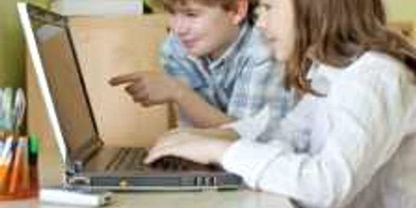 48% din copiii români au conexiune la ïnternet în camera personală