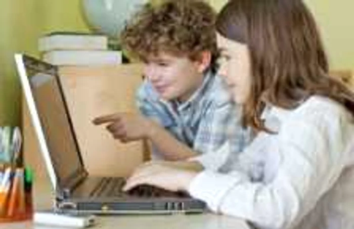 48% din copiii români au conexiune la ïnternet în camera personală