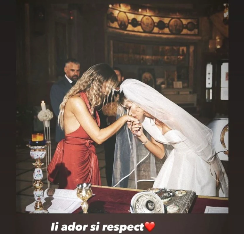Gabriela Prisăcariu i-a sărutat mâna nașei, Roxana Ionescu / Sursa: Instagram 