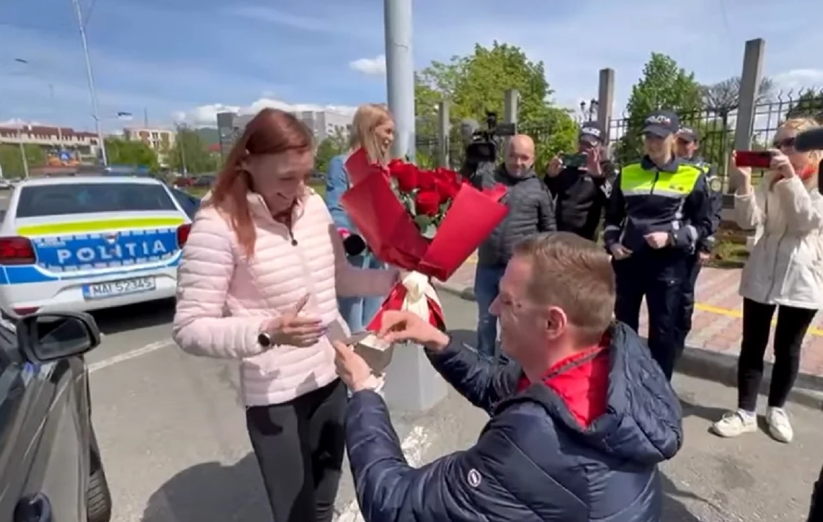 Cerere în căsătorie cu emoții FOTO Captură video IPJ Maramureș