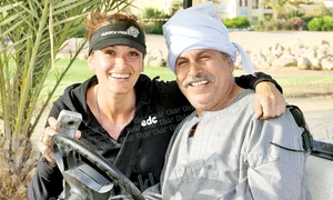 Alături de un localnic,  angajat al hotelului  unde era cazată jpeg