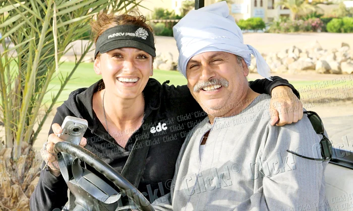 Alături de un localnic, angajat al hotelului unde era cazată