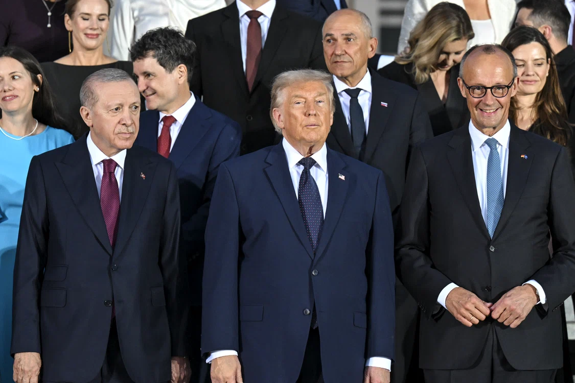 Erdogan, Trump și Merz, alături de Nicușor Dan în poza de grup. FOTO: Getty Images