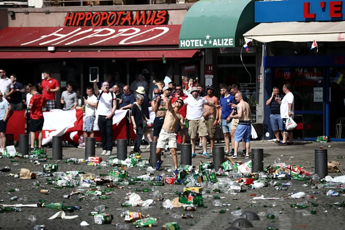 Meciul dintre Anglia și Franța a început pe străzile din Marsilia