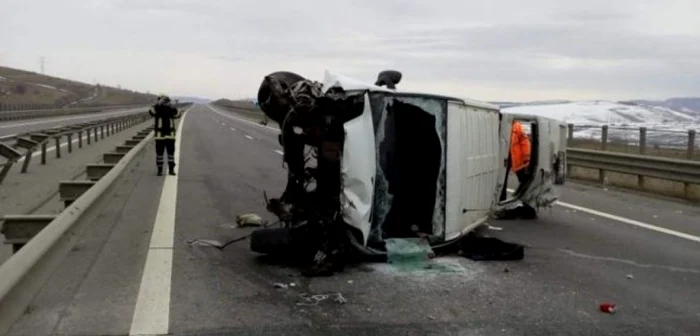 Şoferul microbuzului era mai preocupat să facă live pe Facebook decât să conducă. FOTO: ISU Cluj