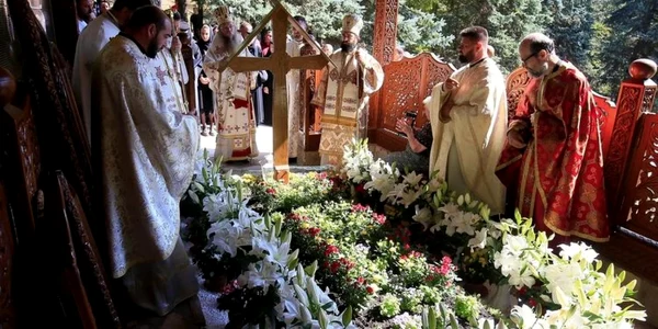 sarbatoare la manastire aprislop foto episcopia devei si hunedoarei