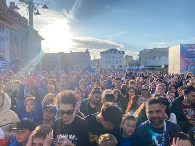 Sărbătoarea campionilor României pe străzile Constanței. Peste 4.000 de suporteri s-au adunat în Piața Ovidiu FOTO