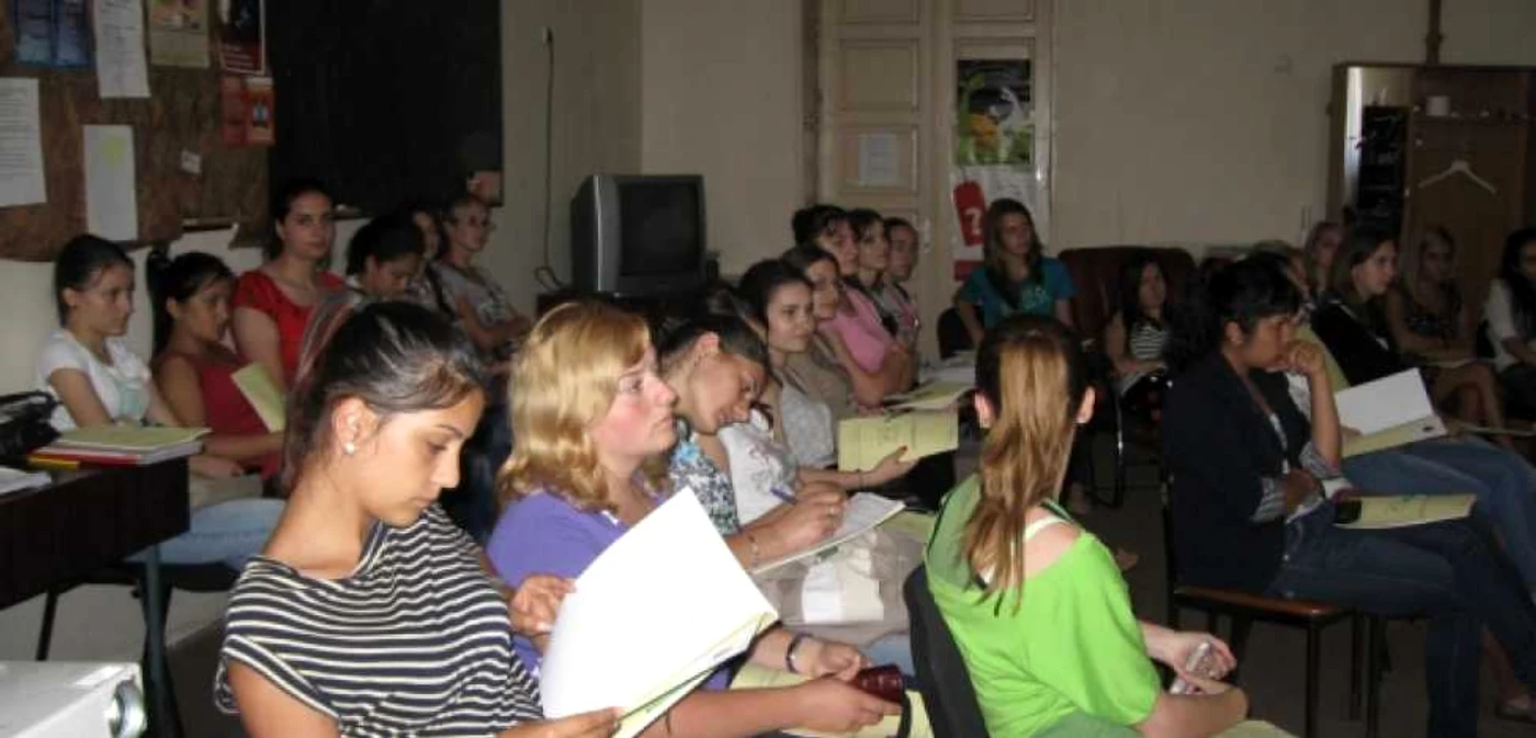 Peste 300 de liceeni au participat la programul de instruire