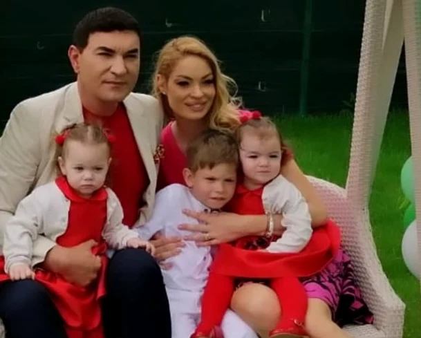 Valentina Pelinel le-a pus pe gemene la ornat ouă, de Paște Sursa: Instagram 