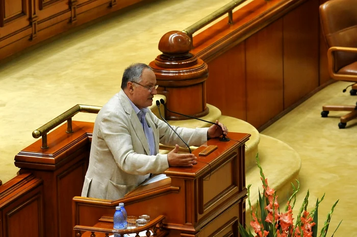 
            		    
            		    
            		    
            		    Mircea Toader declară că prevederea din hotărârea Parlamentului  este neclară     FOTO: MediaFax
		
		