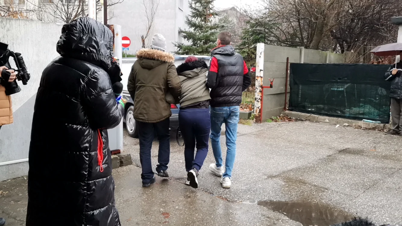 Părinții au ridicat trupul bebelușului lor de la morga din Slatina FOTO: Alina Mitran