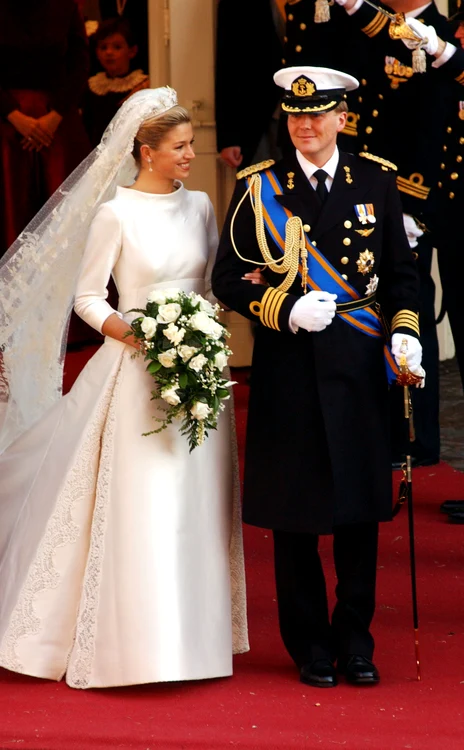 Regina Maxima în rochie de mireasă Valentino la nunta ei cu Willem Alexander în 2002   GettyImages 856210 jpg