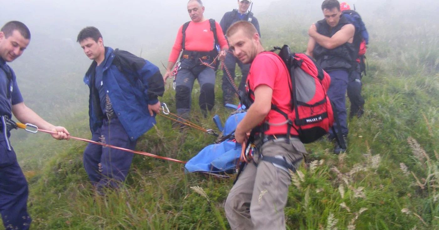 Salvamontiştii îl caută pe bărbatul dispărut. Foto: Arhivă