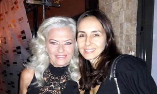 Lavinia Sârbu a fost însoțită la eveniment de Alma, fiica sa cea mare jpeg