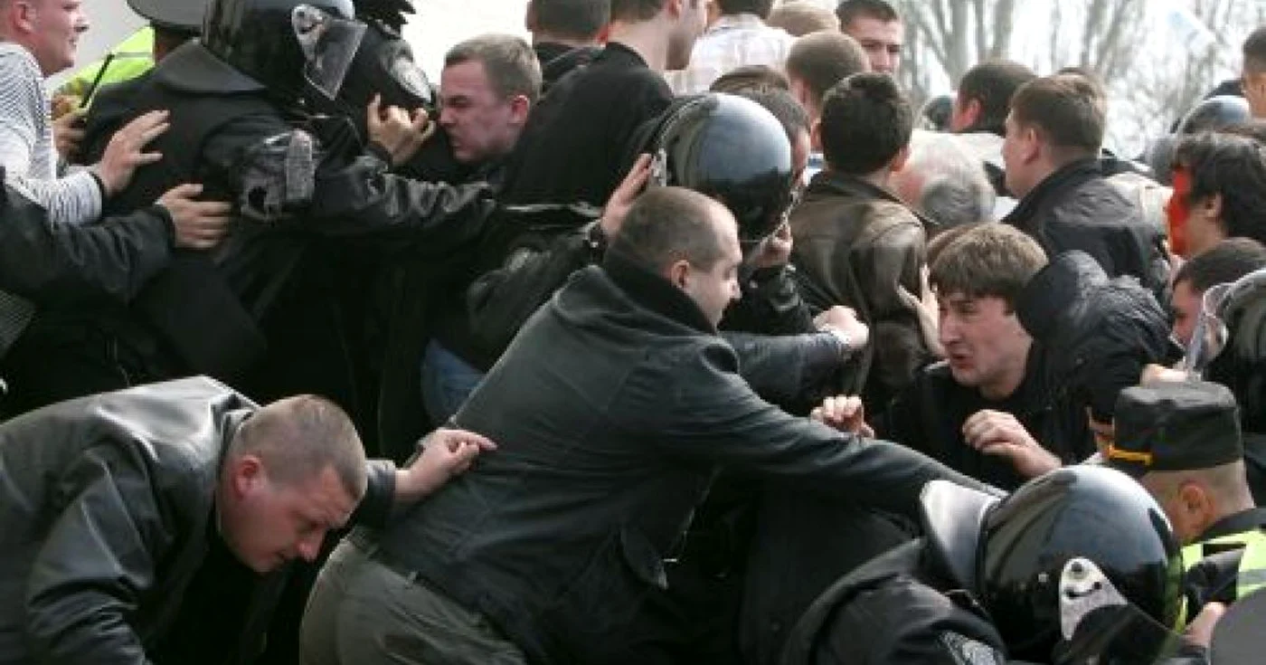 La Chişinău, mulţi tineri au fost bătuţi mişeleşte de poliţie pe 7 aprilie 2009