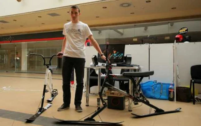 Skibike-ingul poate fi o alternativă la mountainbike, pe timp de iarnă. Foto: Bogdan Crăciun