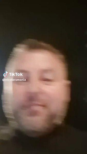 Atitudinea zeflemitoare a unui bărbat față de polițiștii care au încercat să îl percheziționeze. Momentul, viral pe TikTok