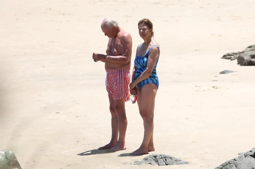 Regele și Regina Suediei la plajă în Brazilia