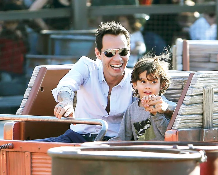 Max este foarte apropiat de tatăl lui, Marc Anthony