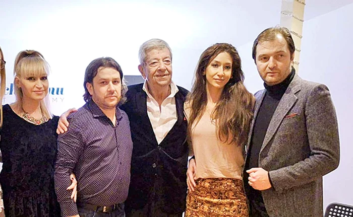 Dichi, alături de fosta soţie,Simona, de fiica lor şi de ginere (dreapta)