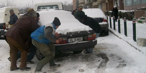 Maşina a fost parcată "manual"