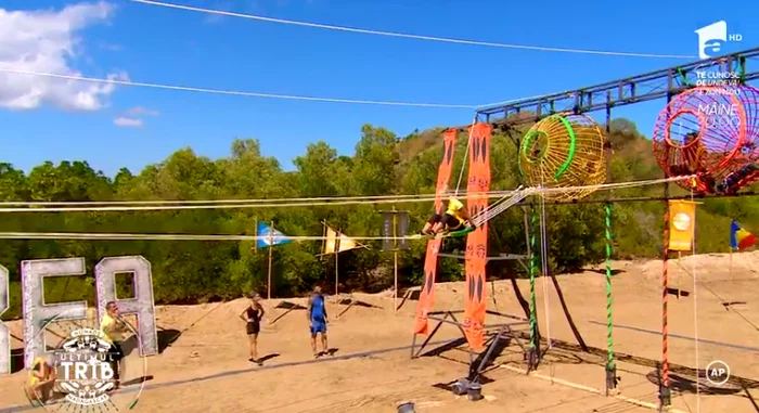 Paula Chirilă reprezintă echipa Lemurilor, iar Ema echipa Cameleonilor 