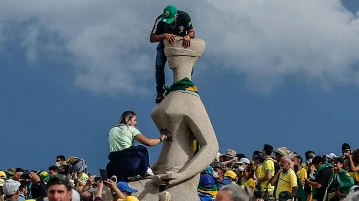 Debora Rodrigues, la protestele din Brazilia FOTO: X