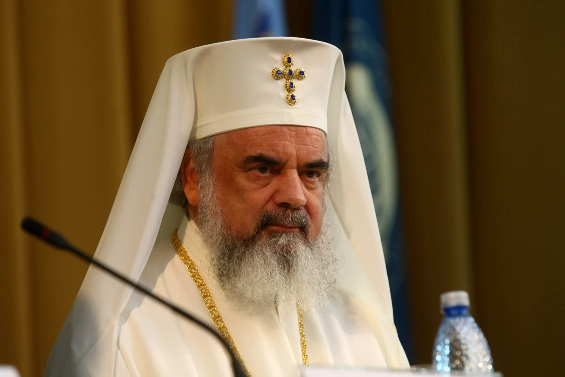 
    Patriarhul Daniel spune că Biserica Ortodoxă are o misiune pur umanitară și că banii ei sunt folosiți pentru ajutorarea celor nevoiași  