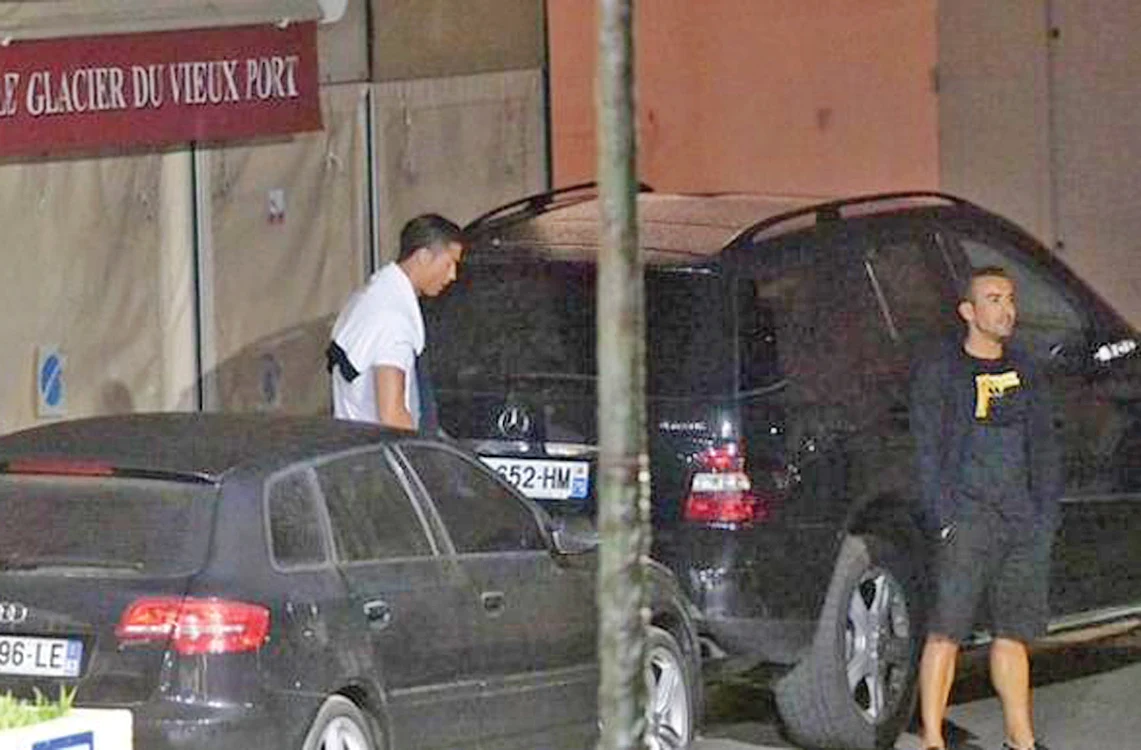 Cristiano s-a furișat după o mașină pentru a-și face nevoile