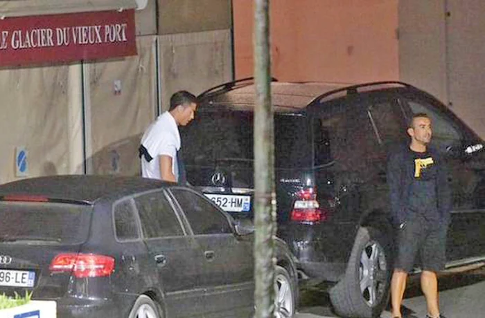 Cristiano s-a furișat după o mașină pentru a-și face nevoile