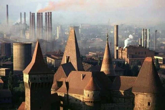 Castelul Corvinilor. Imagini vechi.