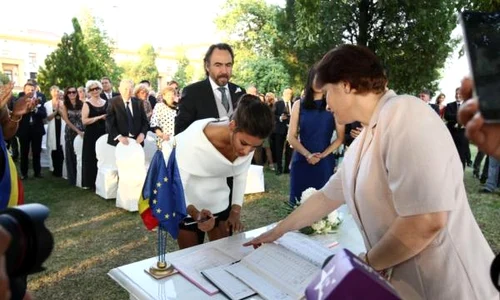 Bobby Păunescu și Alice Peneacă s au căsătorit civil în aer liber  Sursa Click!